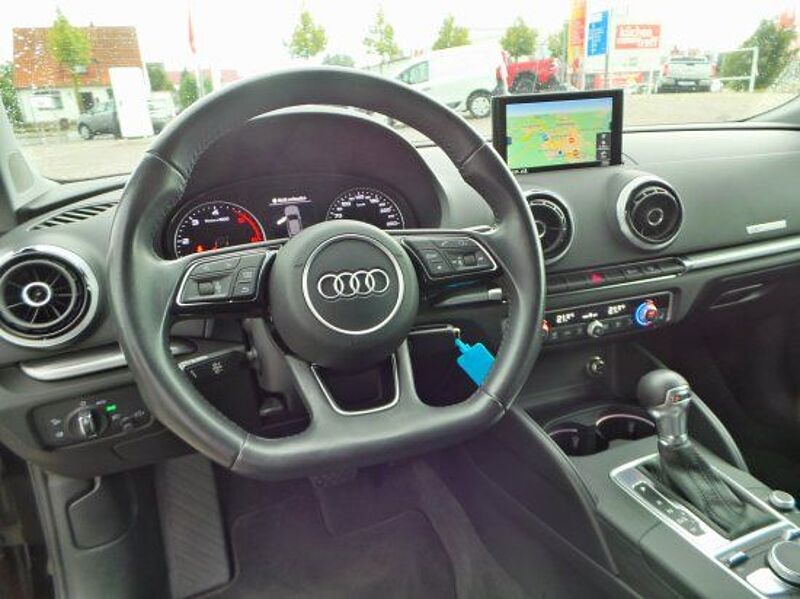 Audi A3 1.6 TDI  sport Klima Navi PDC SHZ