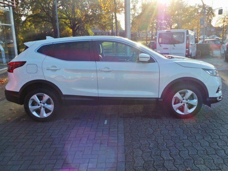 Nissan Qashqai 1.2 DIG-T  Acenta 4x2 Navi R-kamera Temp